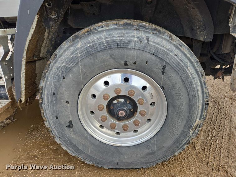 image for item ES2912 2013 Caterpillar CT660 fuel / lube truck