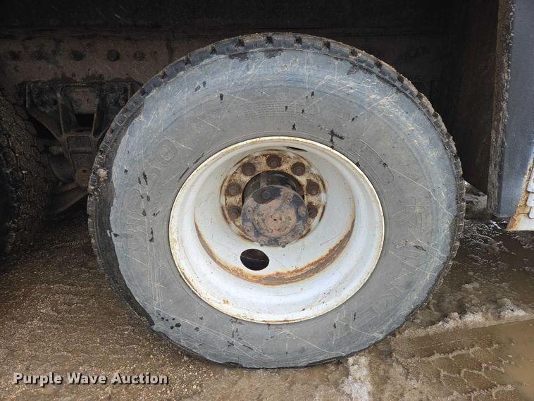 image for item ES2912 2013 Caterpillar CT660 fuel / lube truck