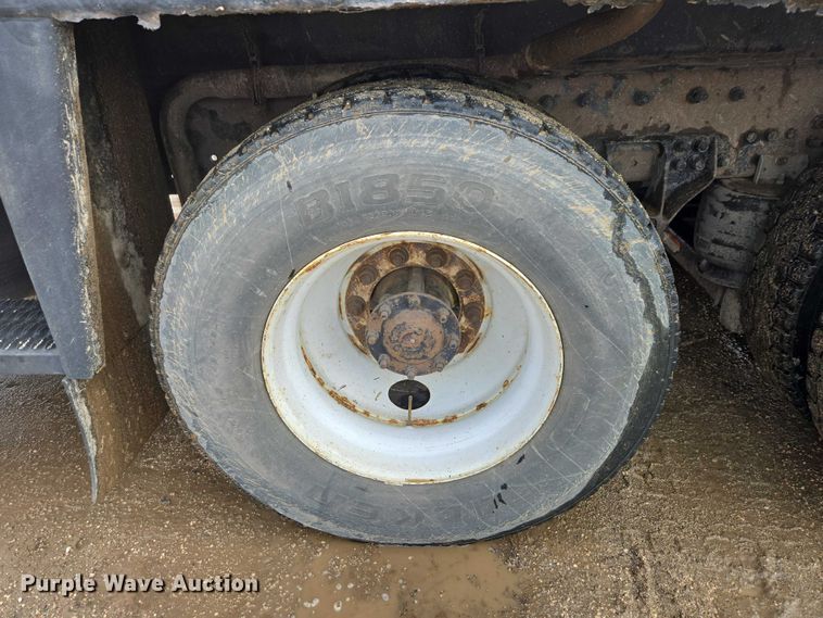 image for item ES2912 2013 Caterpillar CT660 fuel / lube truck