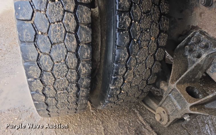 image for item ES2912 2013 Caterpillar CT660 fuel / lube truck