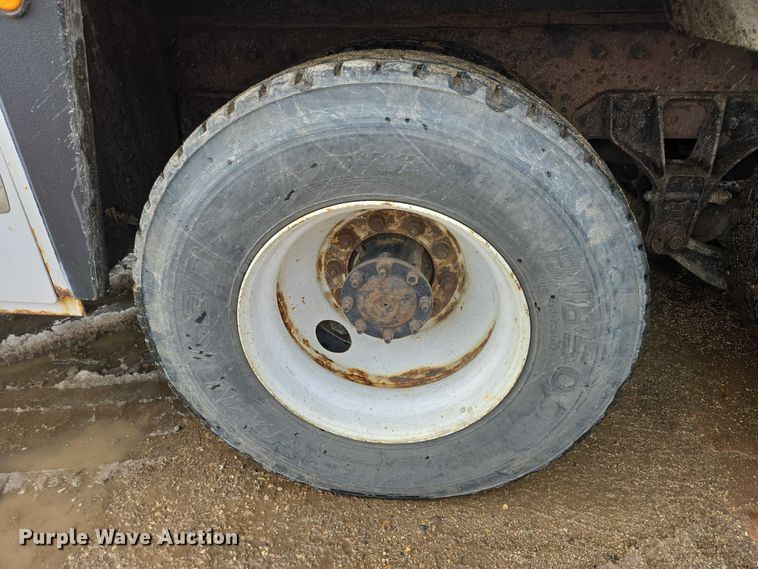 image for item ES2912 2013 Caterpillar CT660 fuel / lube truck