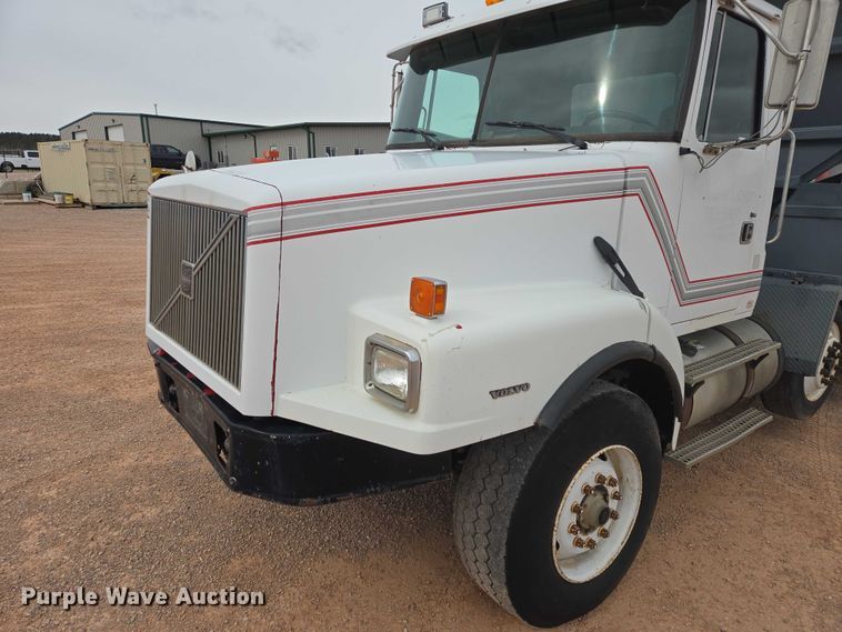 image for item ES2960 1999 Volvo WG rock slinger