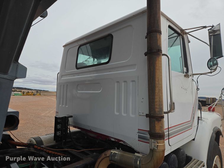 image for item ES2960 1999 Volvo WG rock slinger