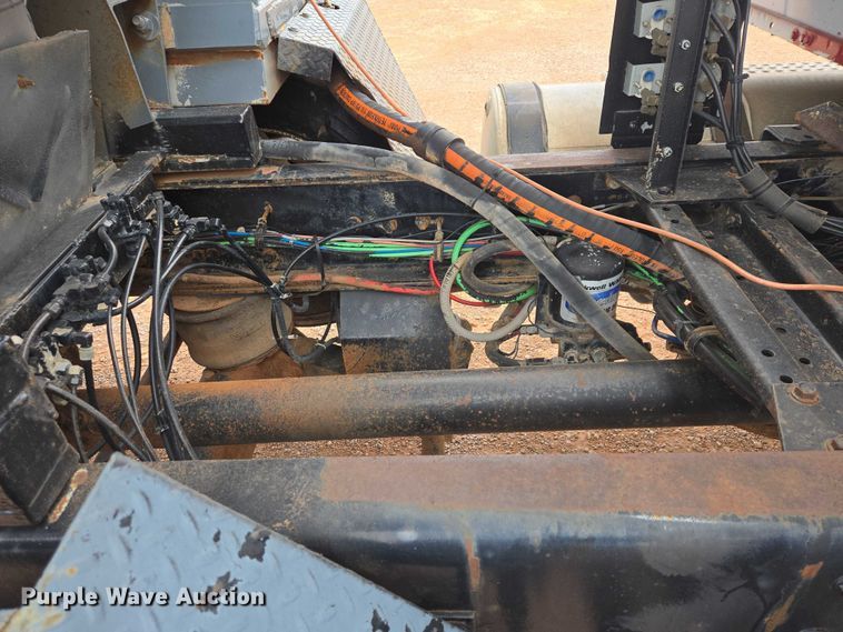 image for item ES2960 1999 Volvo WG rock slinger