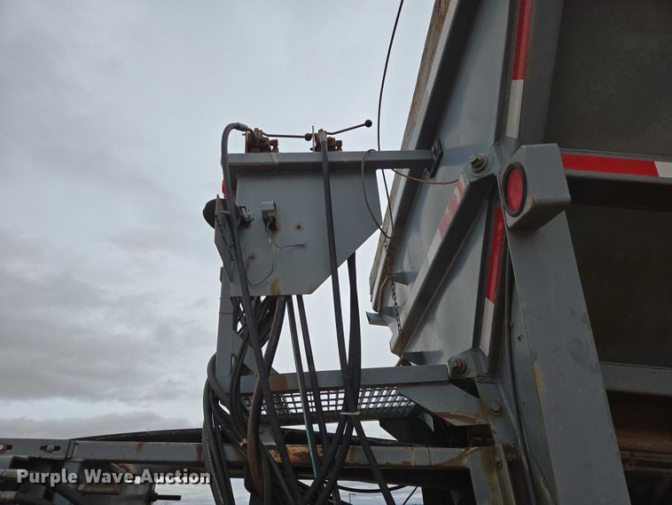 image for item ES2960 1999 Volvo WG rock slinger