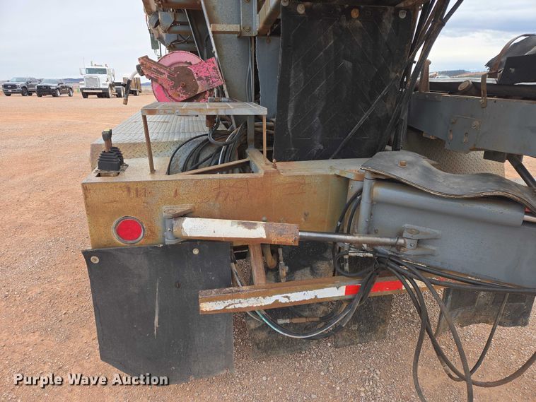 image for item ES2960 1999 Volvo WG rock slinger