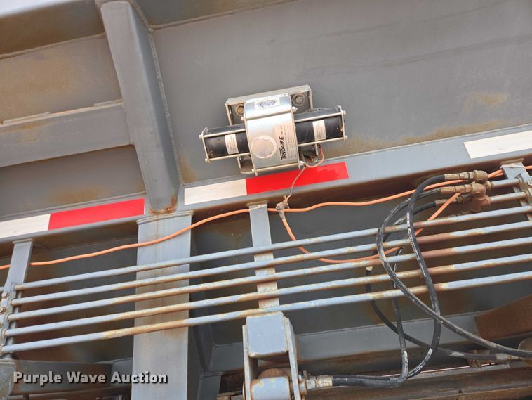 image for item ES2960 1999 Volvo WG rock slinger