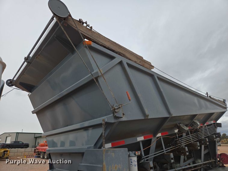 image for item ES2960 1999 Volvo WG rock slinger