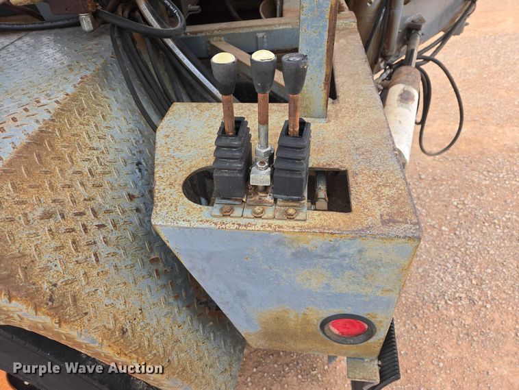 image for item ES2960 1999 Volvo WG rock slinger