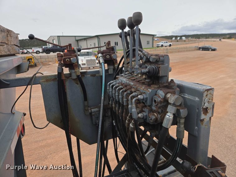 image for item ES2960 1999 Volvo WG rock slinger