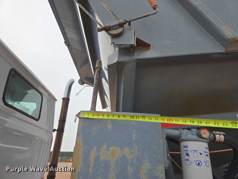 image for item ES2960 1999 Volvo WG rock slinger