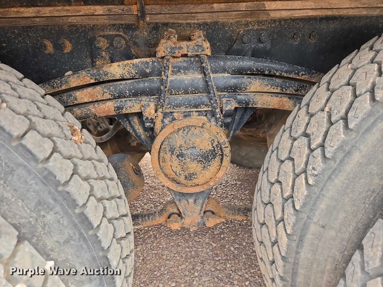 image for item ES2960 1999 Volvo WG rock slinger