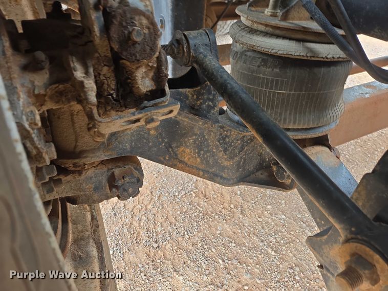 image for item ES2960 1999 Volvo WG rock slinger