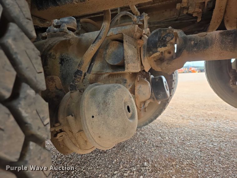 image for item ES2960 1999 Volvo WG rock slinger