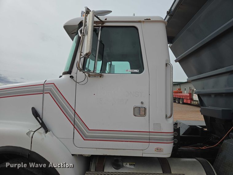 image for item ES2960 1999 Volvo WG rock slinger