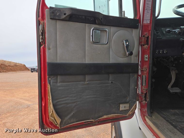 image for item ES2960 1999 Volvo WG rock slinger