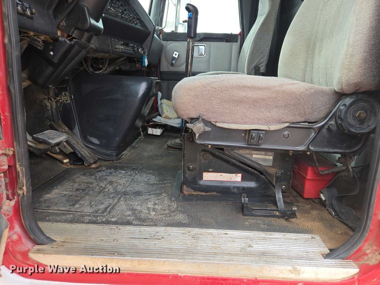 image for item ES2960 1999 Volvo WG rock slinger