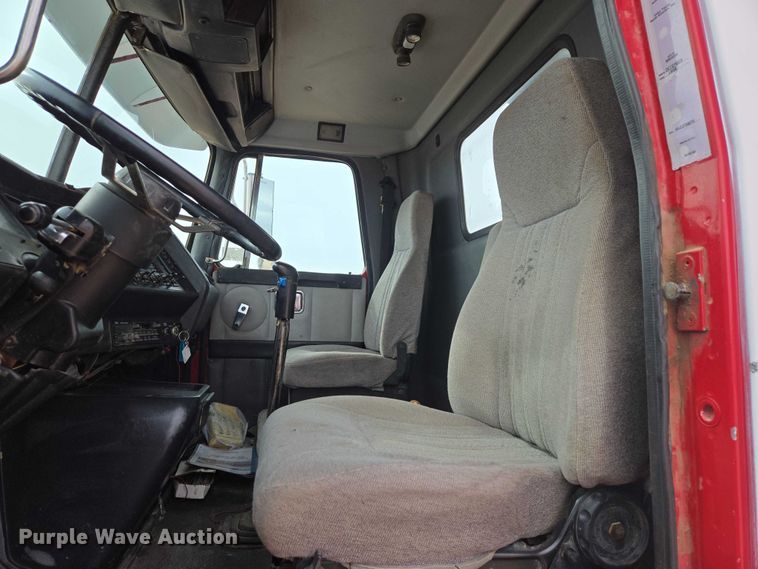 image for item ES2960 1999 Volvo WG rock slinger