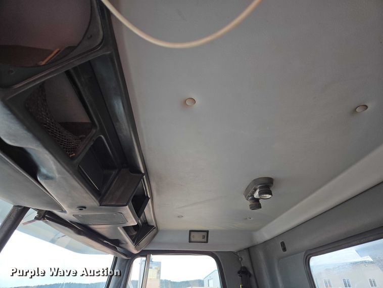 image for item ES2960 1999 Volvo WG rock slinger