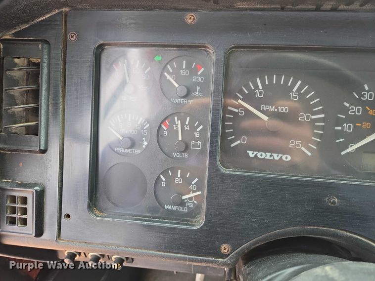 image for item ES2960 1999 Volvo WG rock slinger