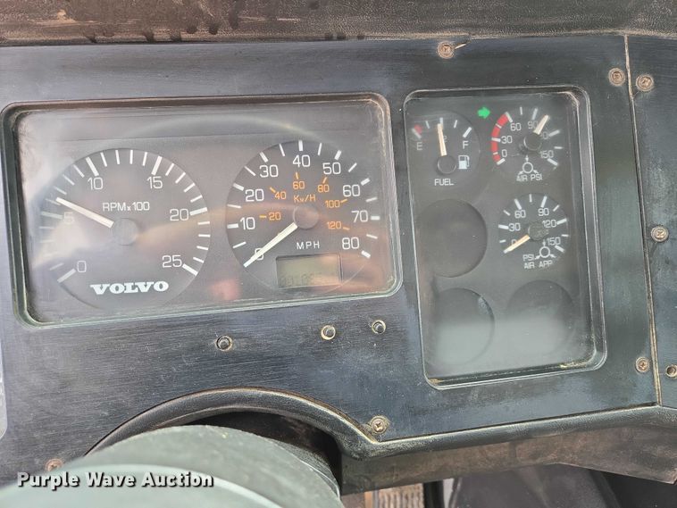 image for item ES2960 1999 Volvo WG rock slinger