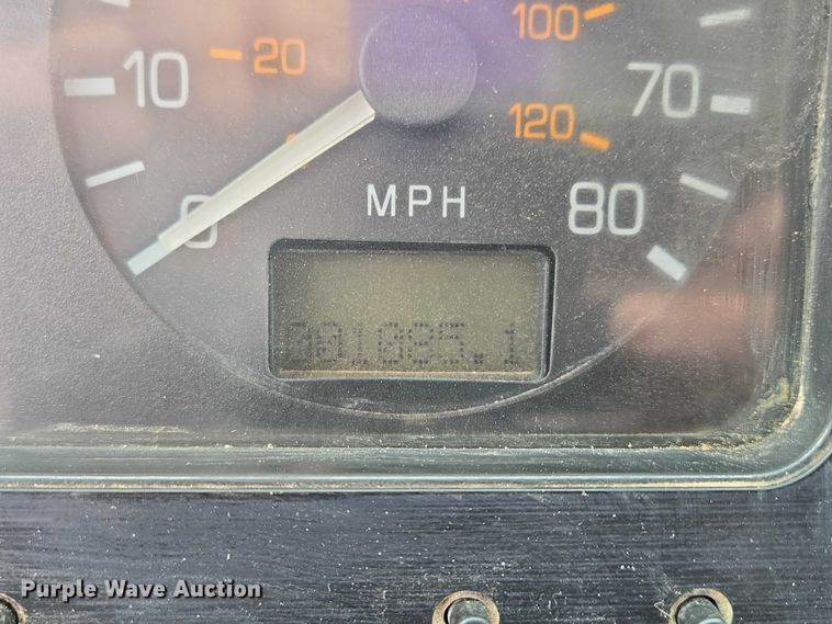 image for item ES2960 1999 Volvo WG rock slinger