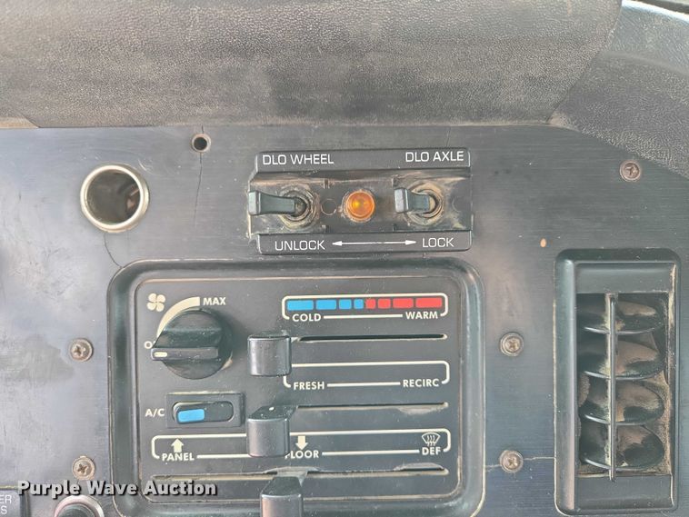 image for item ES2960 1999 Volvo WG rock slinger