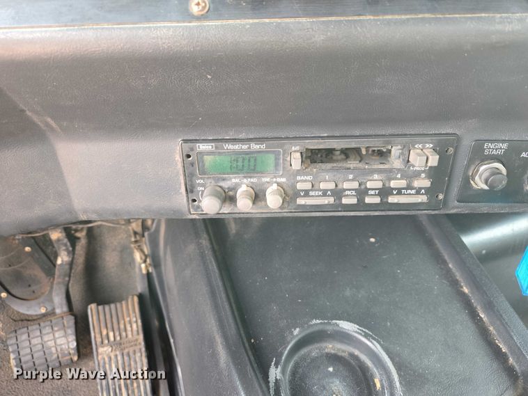 image for item ES2960 1999 Volvo WG rock slinger