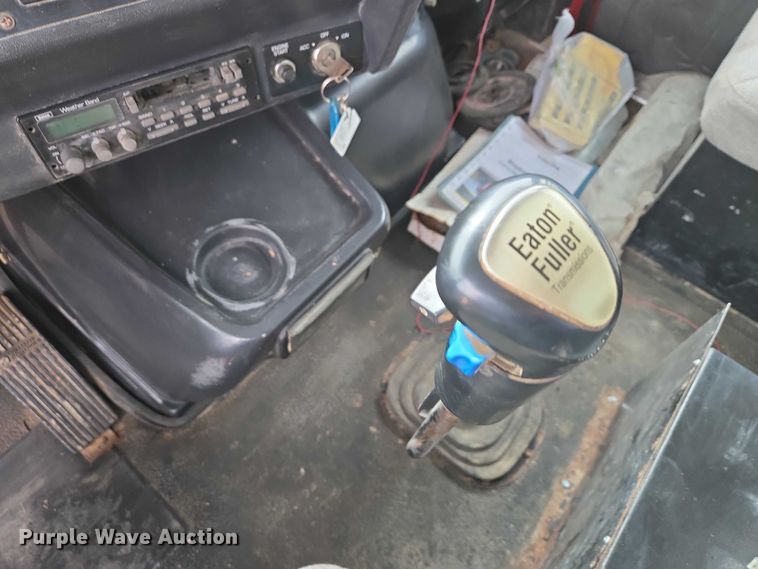 image for item ES2960 1999 Volvo WG rock slinger