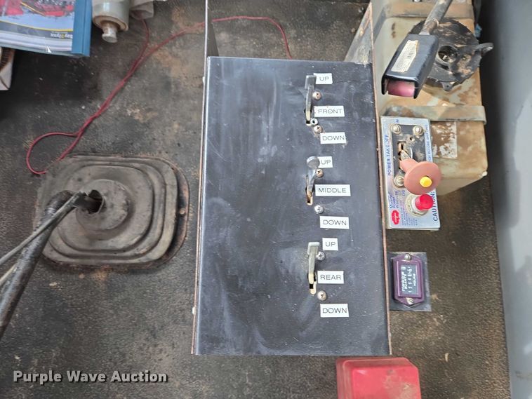 image for item ES2960 1999 Volvo WG rock slinger