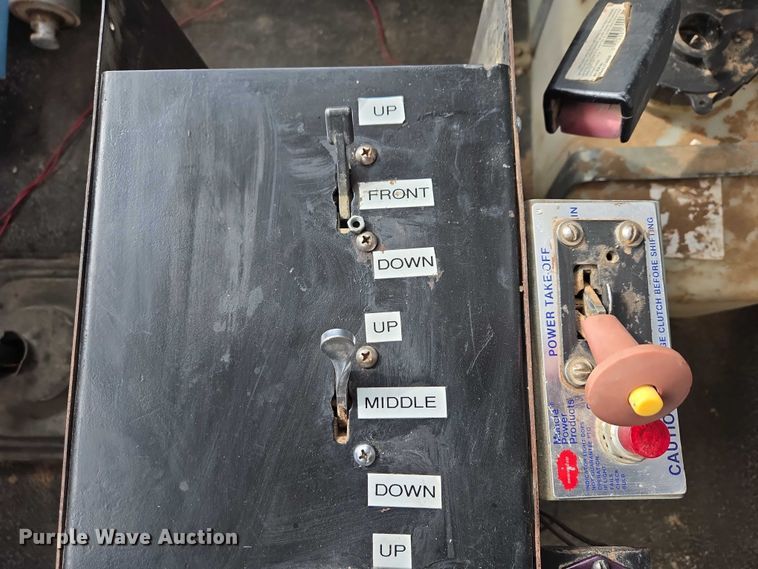 image for item ES2960 1999 Volvo WG rock slinger