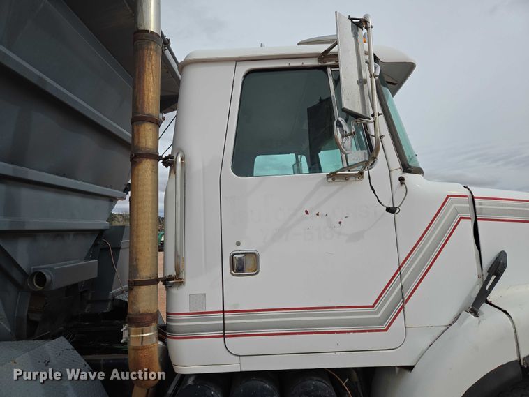 image for item ES2960 1999 Volvo WG rock slinger