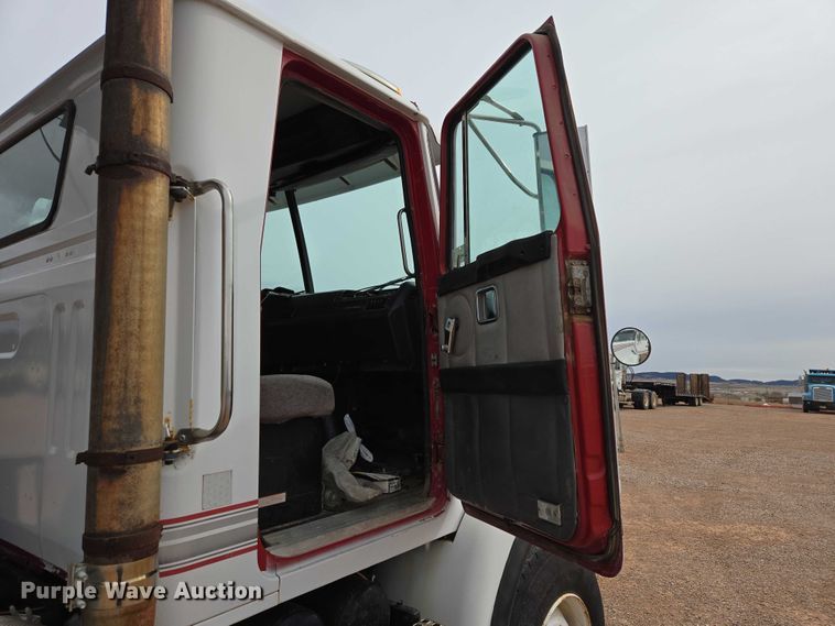 image for item ES2960 1999 Volvo WG rock slinger