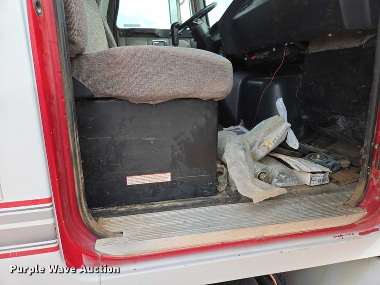 image for item ES2960 1999 Volvo WG rock slinger