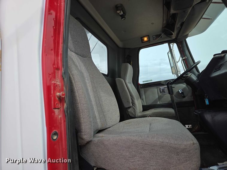 image for item ES2960 1999 Volvo WG rock slinger