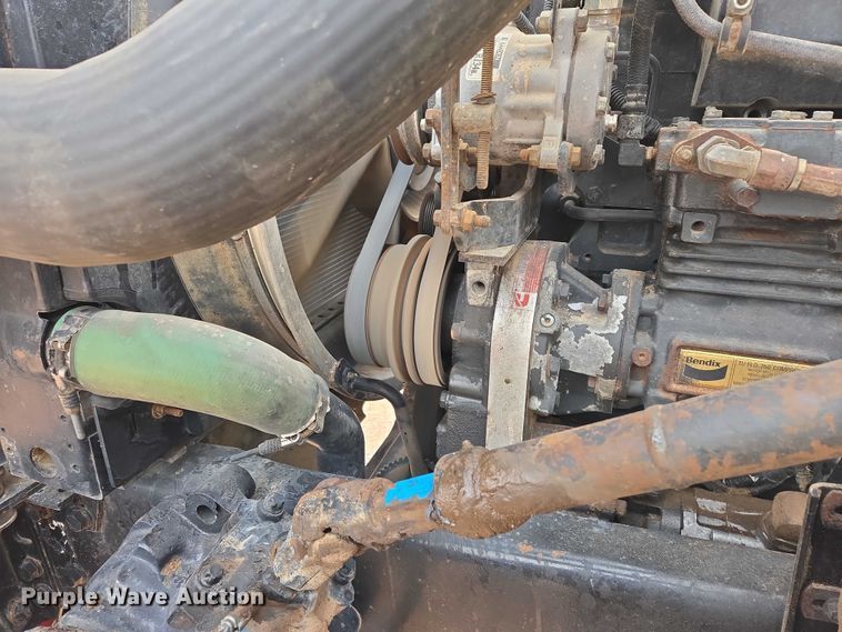 image for item ES2960 1999 Volvo WG rock slinger