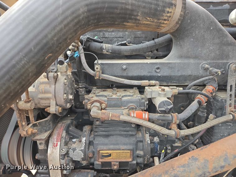 image for item ES2960 1999 Volvo WG rock slinger