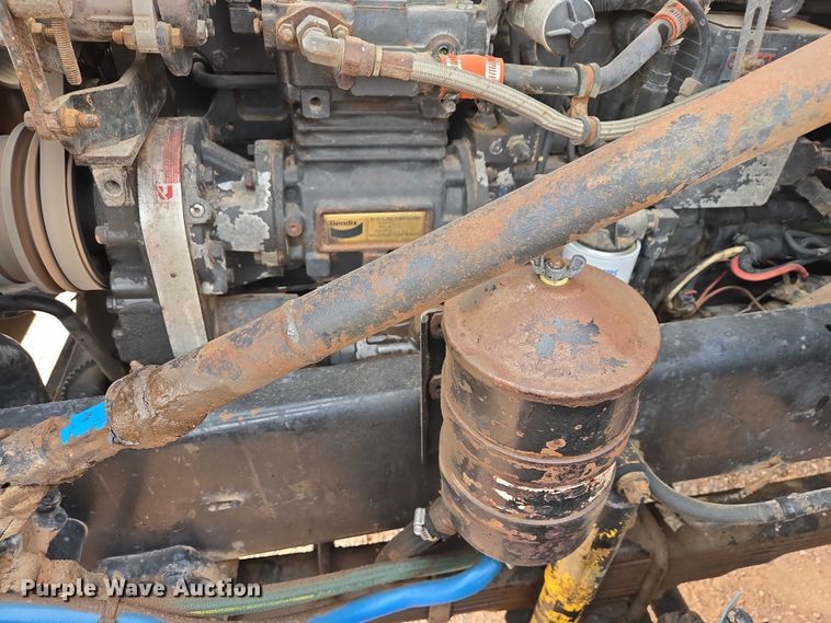 image for item ES2960 1999 Volvo WG rock slinger