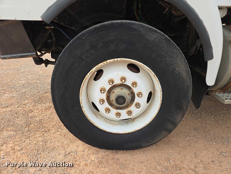 image for item ES2960 1999 Volvo WG rock slinger