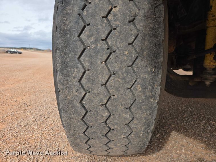 image for item ES2960 1999 Volvo WG rock slinger