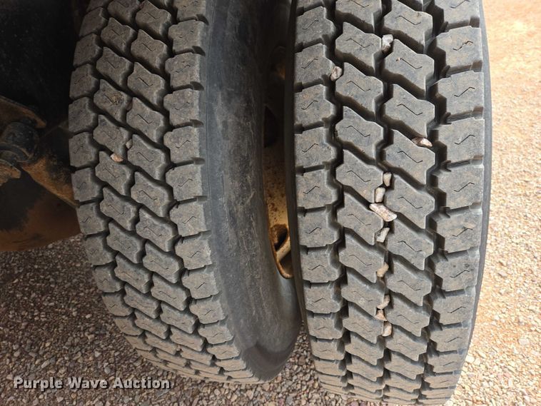 image for item ES2960 1999 Volvo WG rock slinger