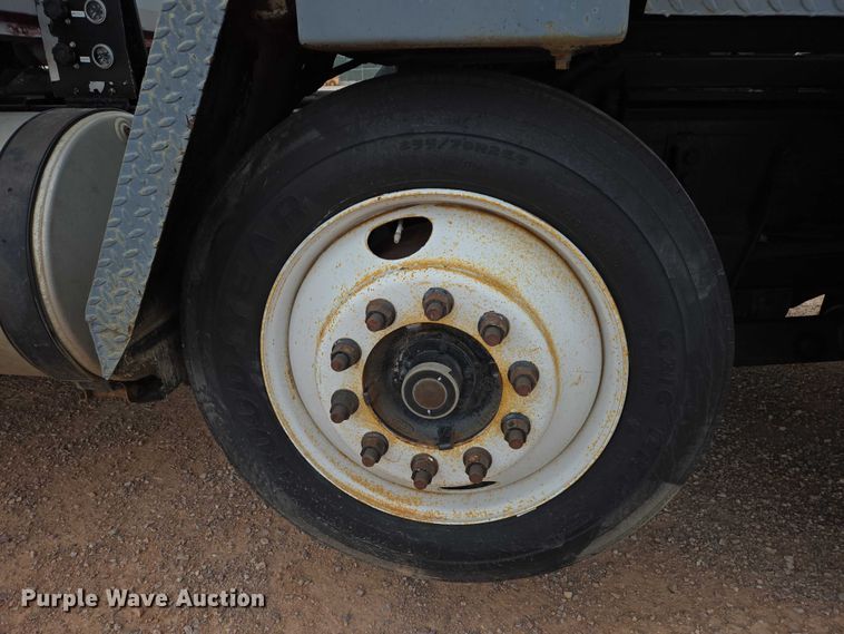 image for item ES2960 1999 Volvo WG rock slinger