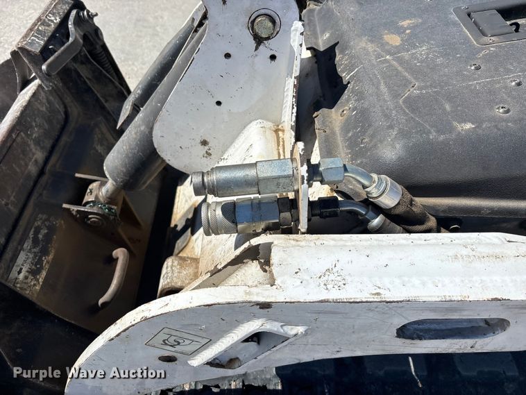 image for item ES5017 2011 Bobcat MT52 compact utility loader