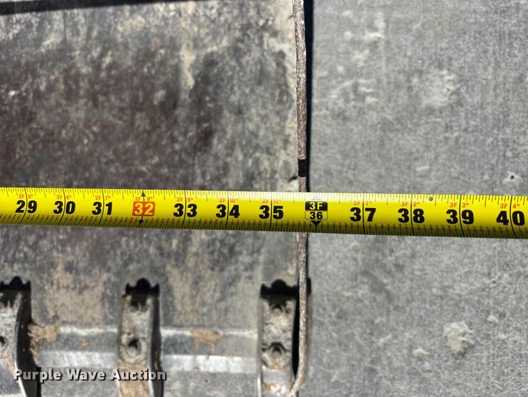 image for item ES5017 2011 Bobcat MT52 compact utility loader