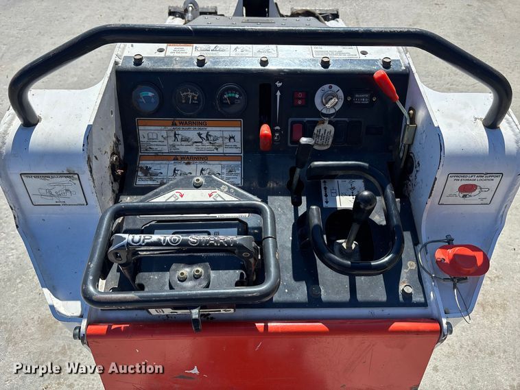 image for item ES5017 2011 Bobcat MT52 compact utility loader