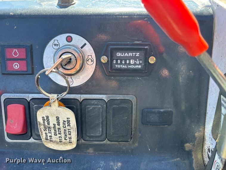 image for item ES5017 2011 Bobcat MT52 compact utility loader