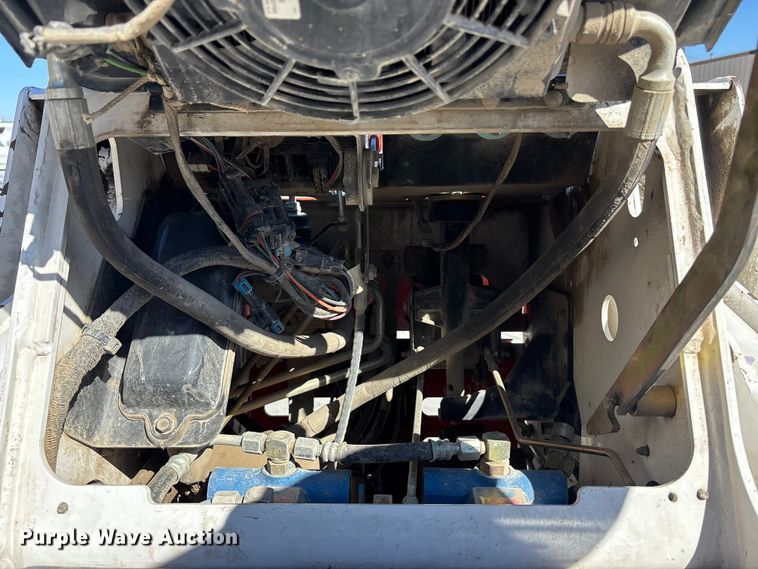 image for item ES5017 2011 Bobcat MT52 compact utility loader