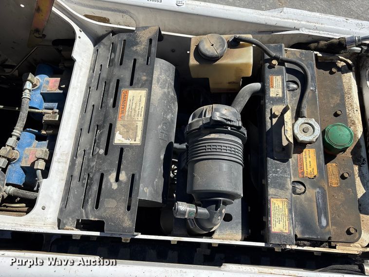 image for item ES5017 2011 Bobcat MT52 compact utility loader