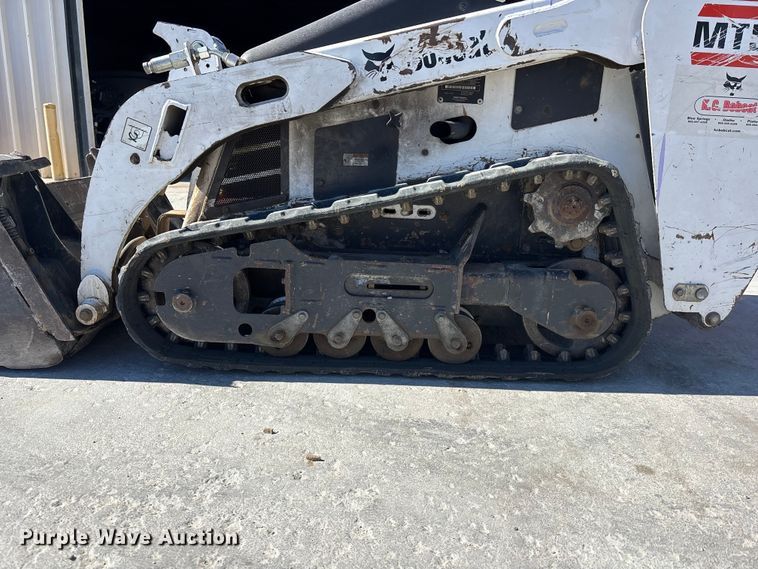 image for item ES5017 2011 Bobcat MT52 compact utility loader