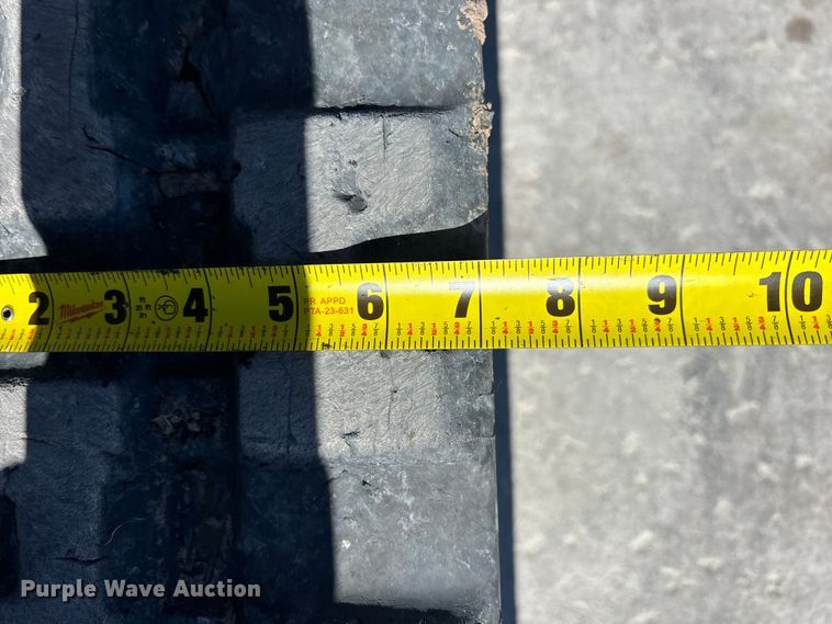 image for item ES5017 2011 Bobcat MT52 compact utility loader